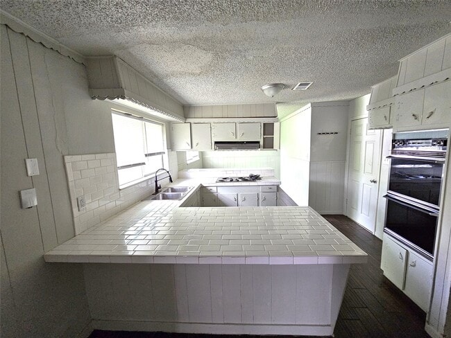 Building Photo - 2421 16th Ave N