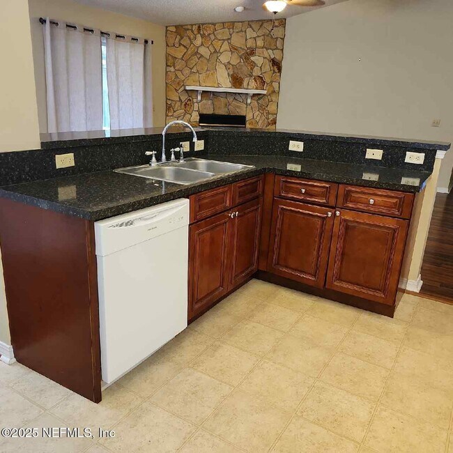 Building Photo - 2210 Captain Kidd Dr