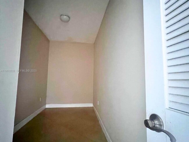 Building Photo - 2425 SW 27th Ave