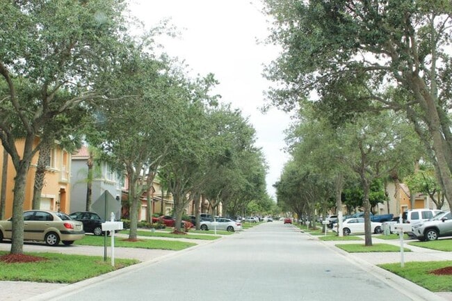 Building Photo - 4434 Lake Lucerne Cir