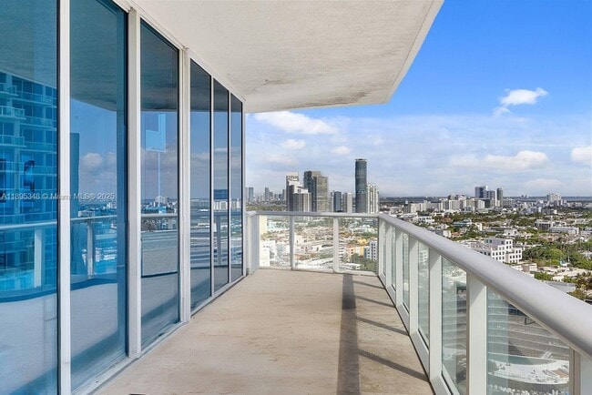 Building Photo - 100 South Pointe Dr