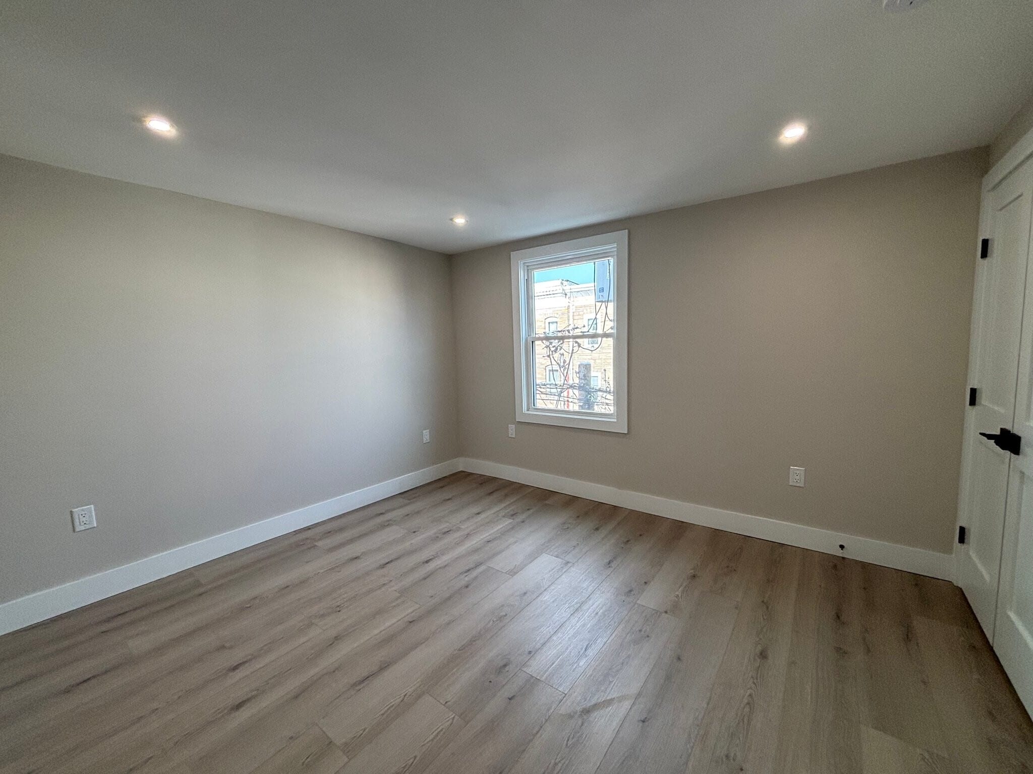 Building Photo - 136 Elm St