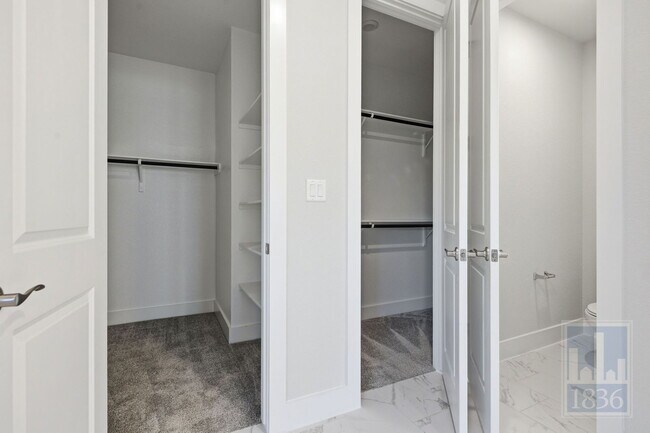 Building Photo - 216 Monrovia Wy