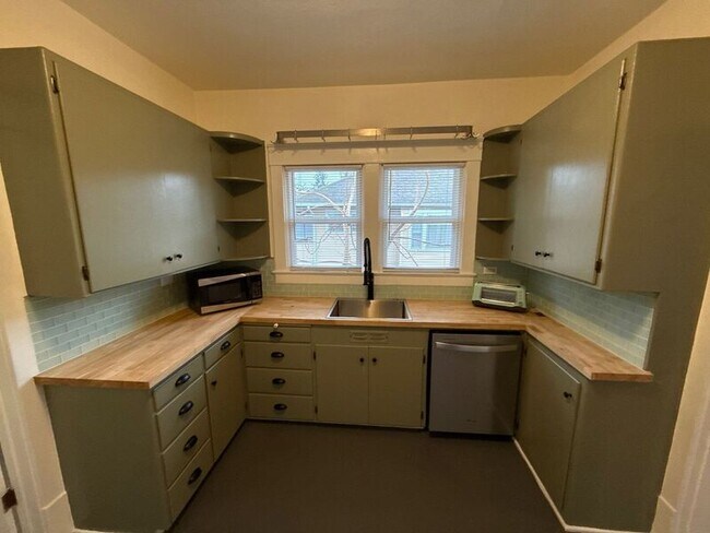 Building Photo - 244 14th St SE