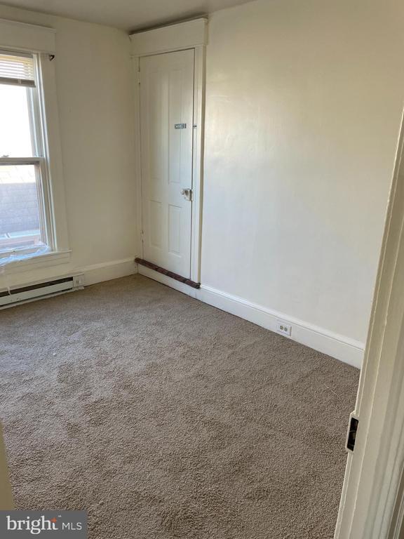 Building Photo - 648 N Mulberry St