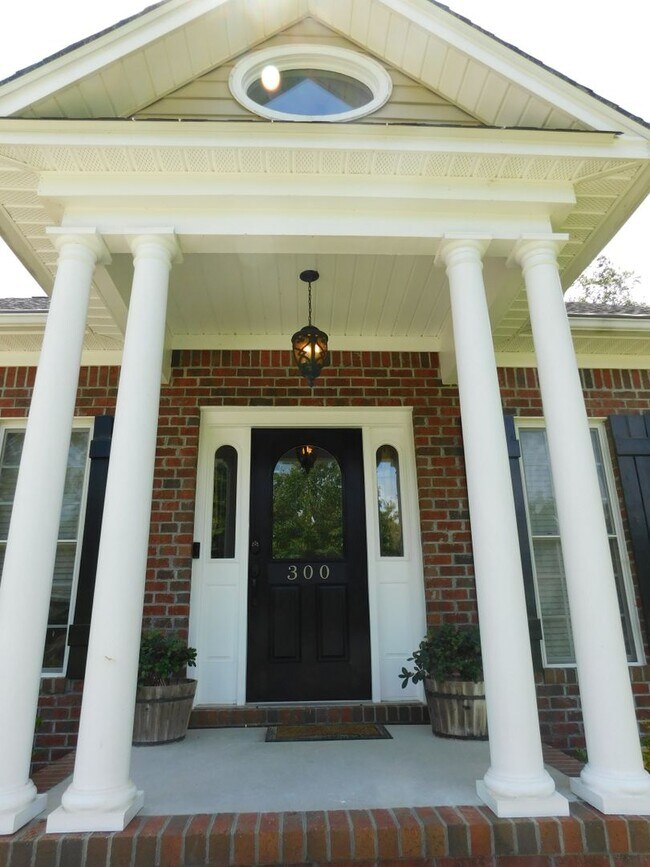 Building Photo - 300 Taliaferro Ln