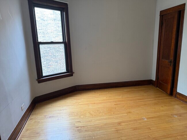 Building Photo - 2725 N Francisco Ave