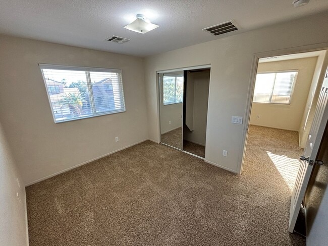 Building Photo - Gorgeous 3bed / 2.5bath home in the Silverstone Ranch community!