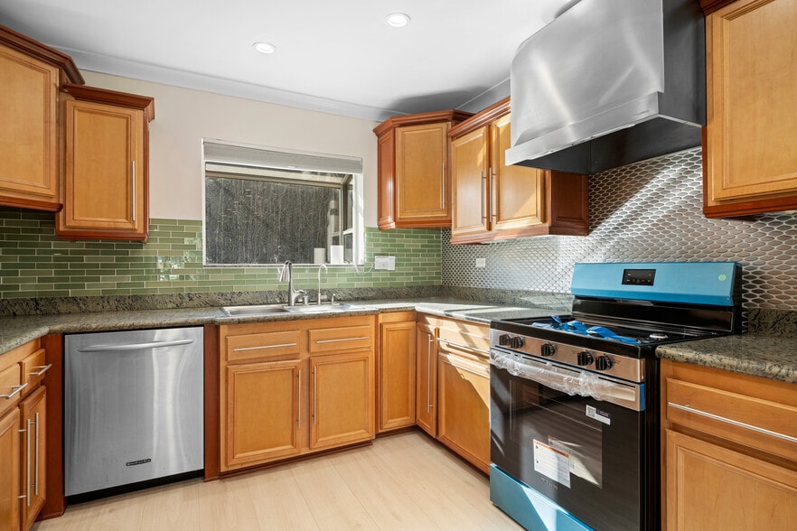 Building Photo - 1544 Golf Club Dr