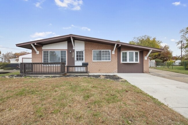 Primary Photo - 34000 Fernwood St