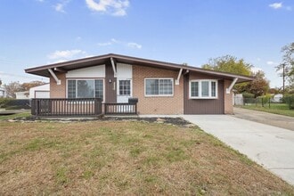 Building Photo - 34000 Fernwood St