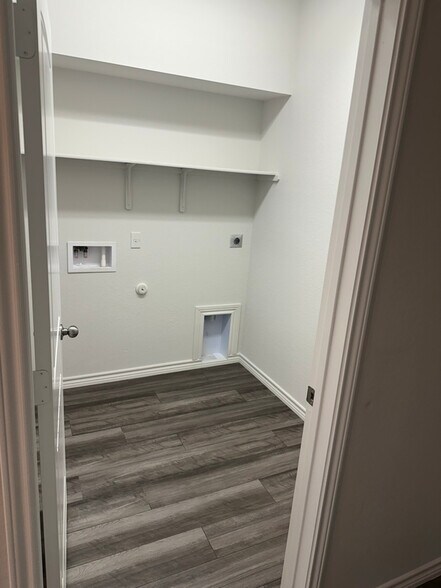 Building Photo - 6149 Lavaca Dr