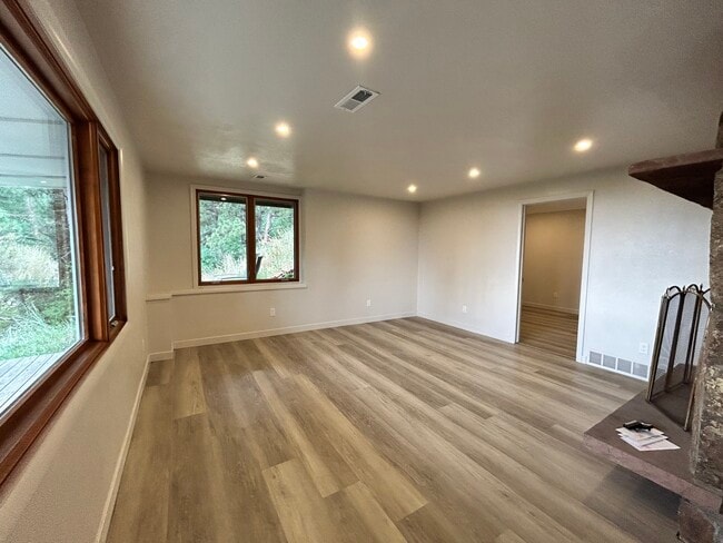 Building Photo - 46 Brook Cir