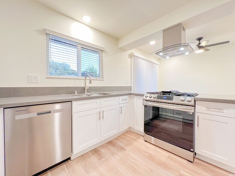 Building Photo - 2703 N Dell St