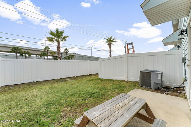 Building Photo - 7470 Shadow Lake Dr