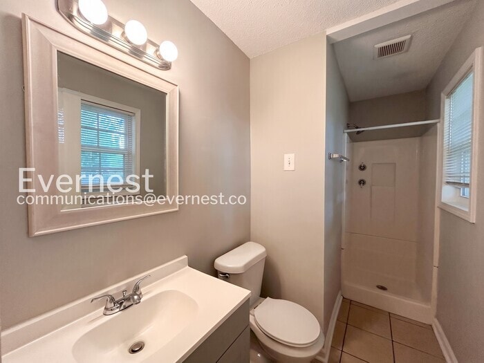 Building Photo - 5884 Caroline Dr