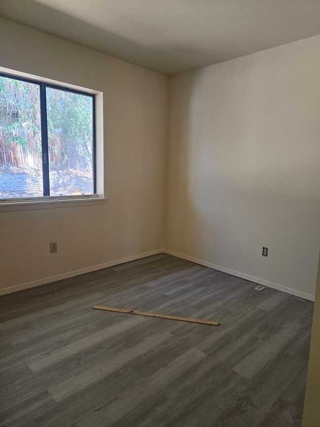 Building Photo - 3 Bedroom in Bloomfield