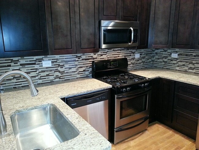 Building Photo - 5010 N Troy St