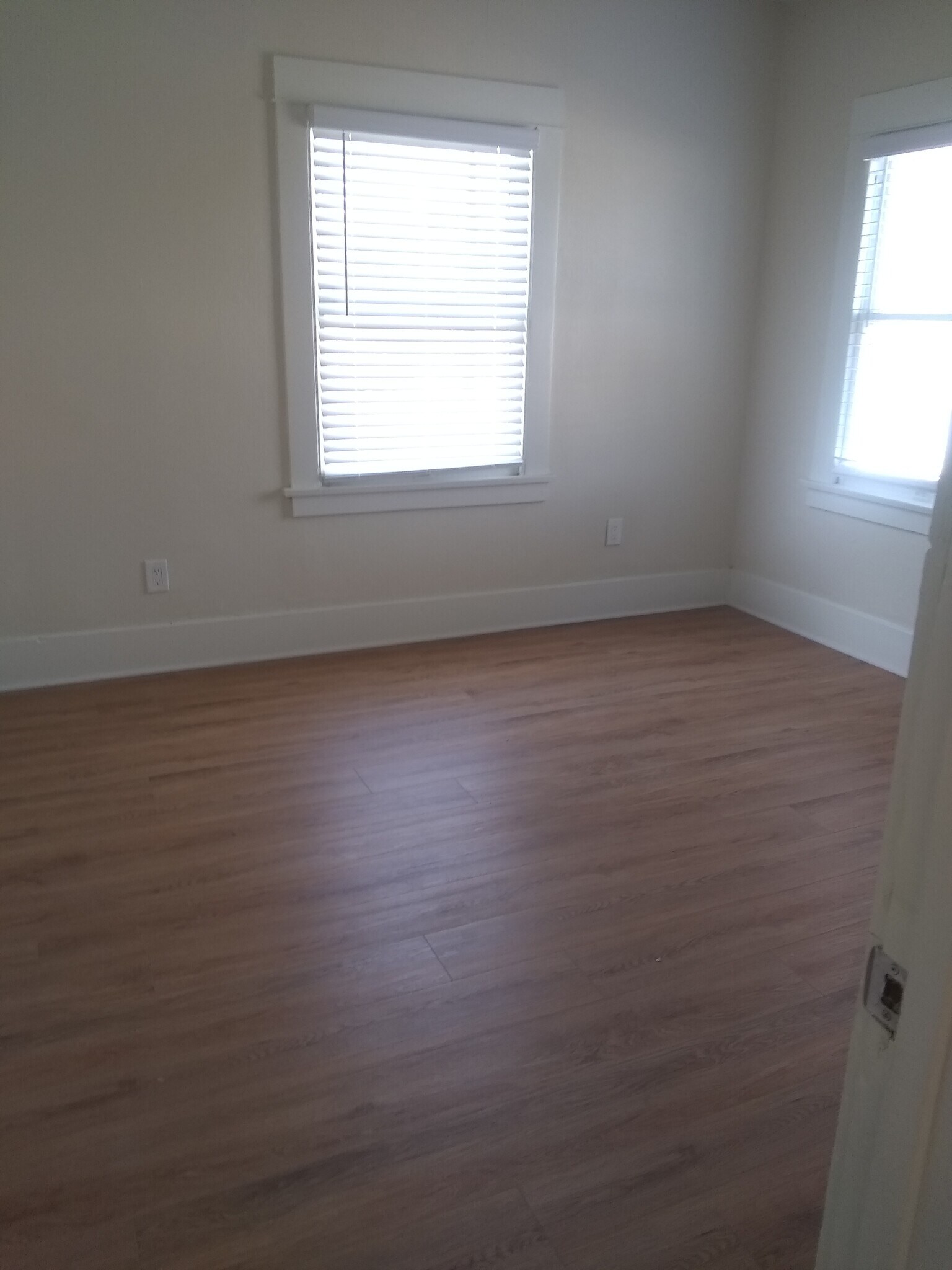 Building Photo - 926 Long Beach Blvd