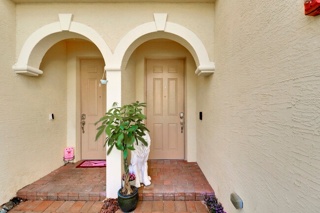 Building Photo - 9504 SW Merlin Ct