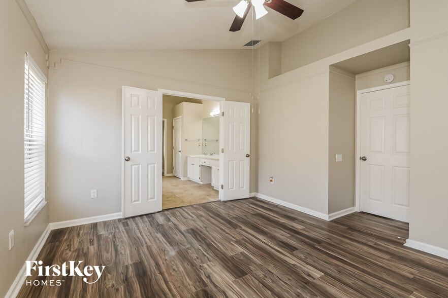 Building Photo - 13071 Chets Creek Dr N