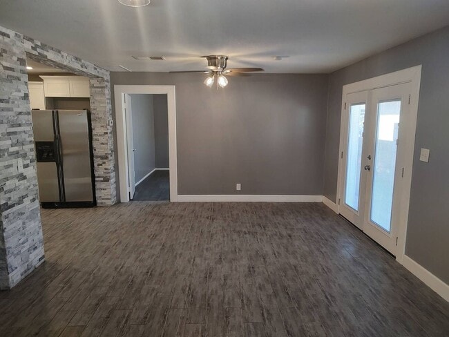 Building Photo - 2 Bedroom - 2 Bath - 1034 Sq. Ft. Duplex