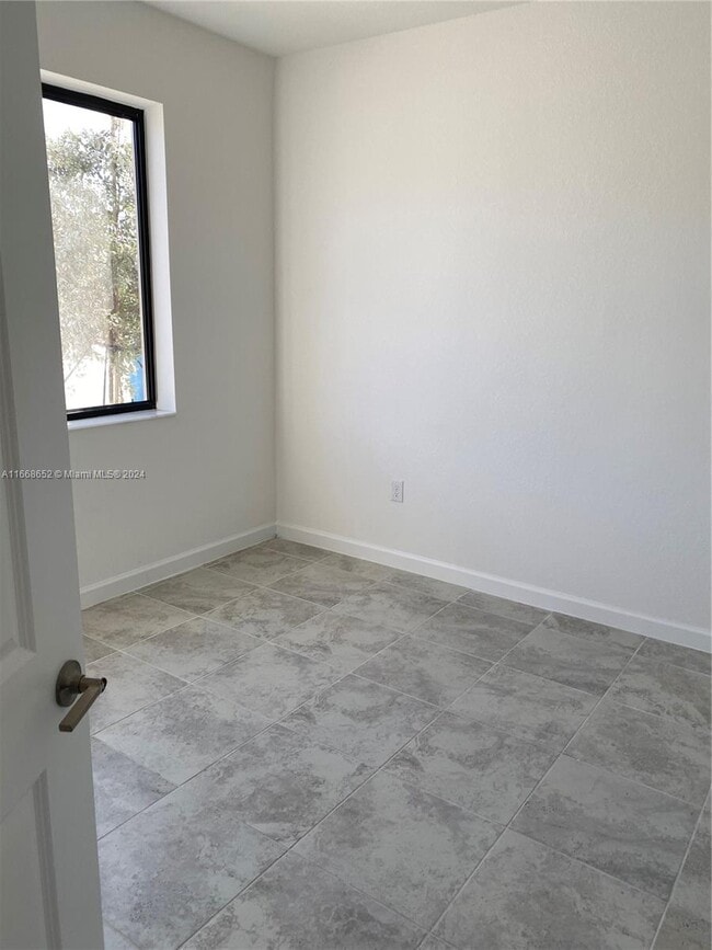 Building Photo - 320 NE 208th Terrace