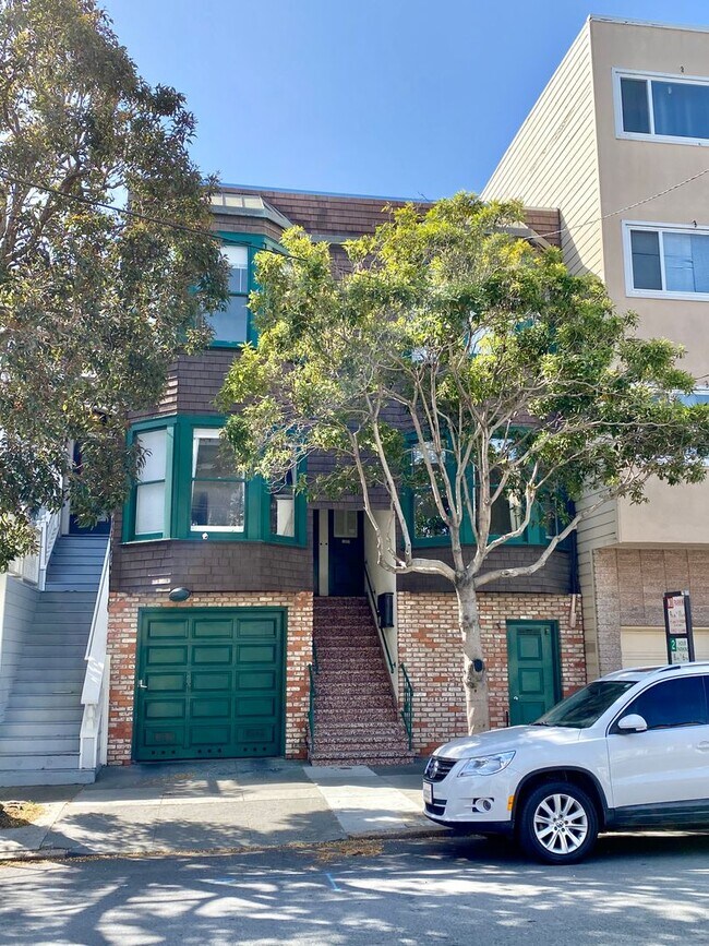 Building Photo - Prime Cow Hollow Location with Parking, Private Deck and Yard