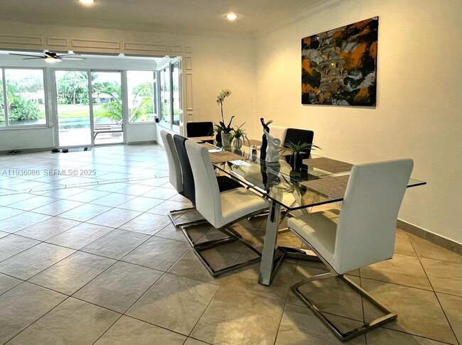 Building Photo - 3324 Lakeview Blvd