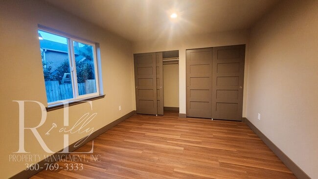 Building Photo - Modern 2-Bed Duplex Near PSNS with A/C, Ca...