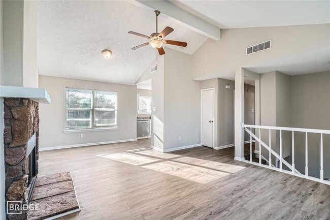 Building Photo - 2801 Custer Dr