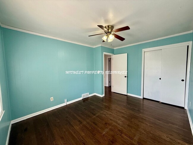 Building Photo - 4 Bedroom Home Near Downtown Lee’s Summit