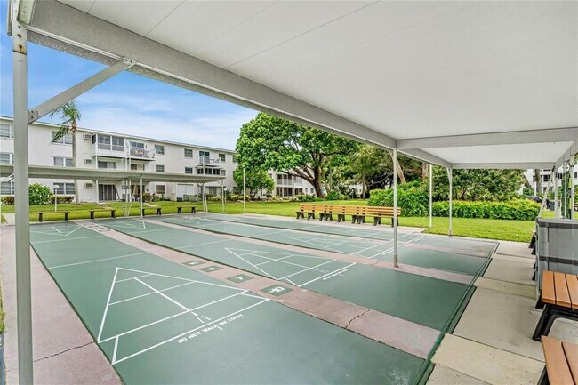 Building Photo - 2207 Sunset Dr