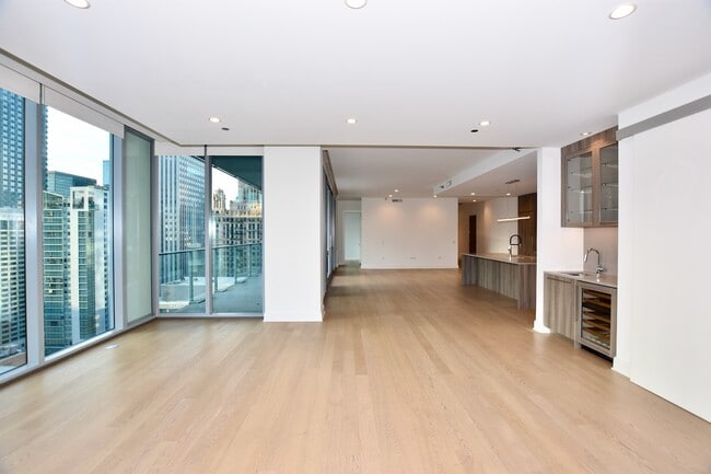 Building Photo - 60 E Randolph St