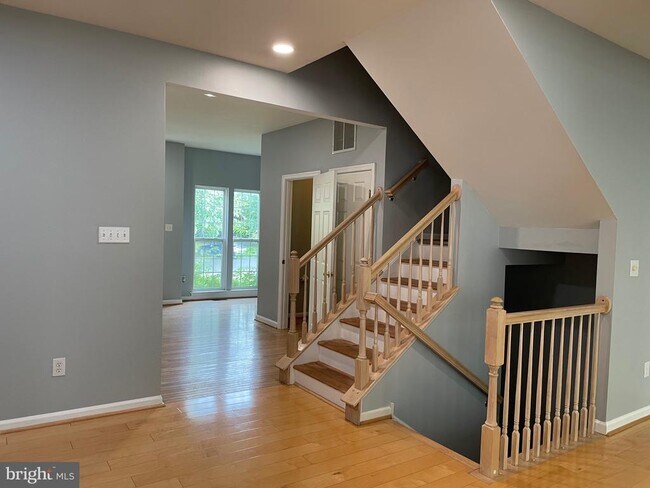 Building Photo - 30 Bridle Ct