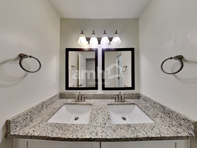 Building Photo - 3987 Fox Glen Dr