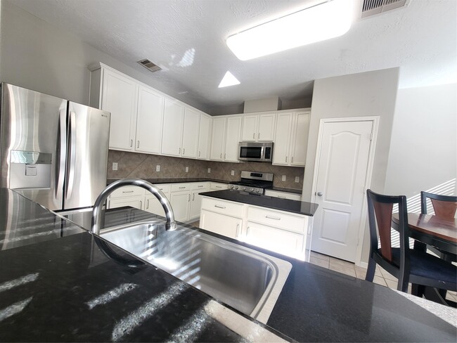 Building Photo - 7415 Hollister Ridge