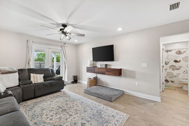 Building Photo - 7131 Penn Way