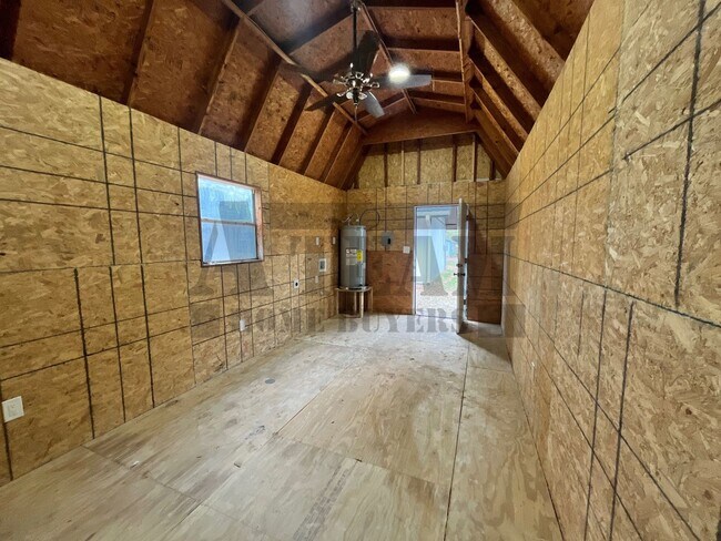 Building Photo - This beautifully remodeled 2-bedroom, 1-bathroom home