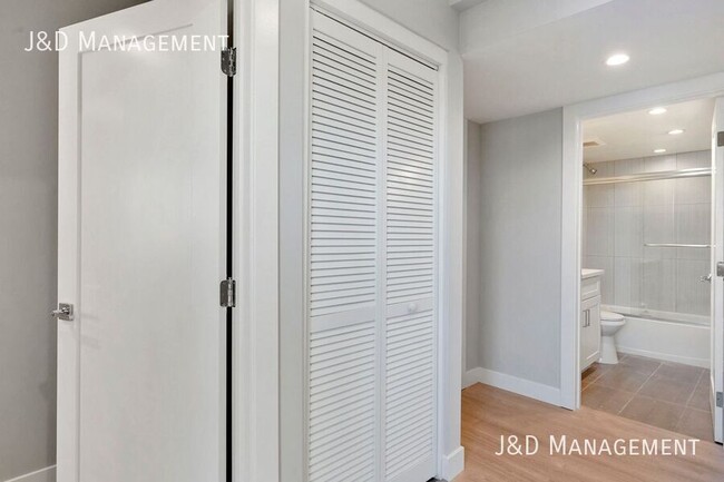 Building Photo - Brand New Build - Beautiful New Townhome