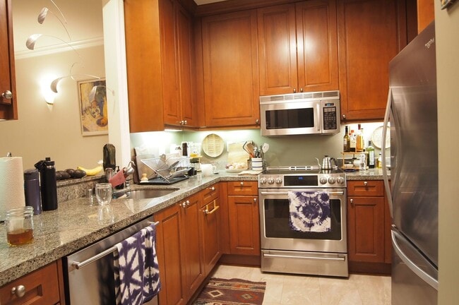 Building Photo - Cozy and spacious 3br condo in Presidio Heights