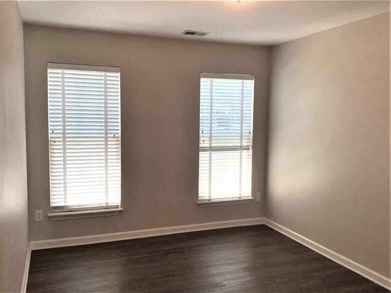 Building Photo - 818 Laurel Meadows Pkwy