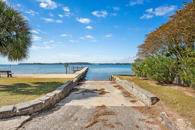 Building Photo - 114 Dana Pointe