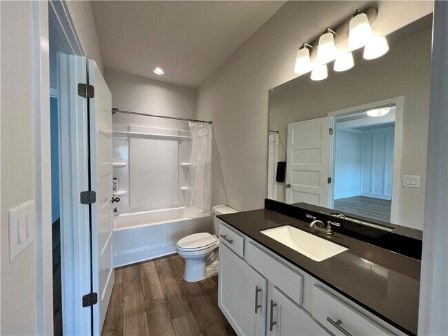Building Photo - 905 Winding Rose Dr