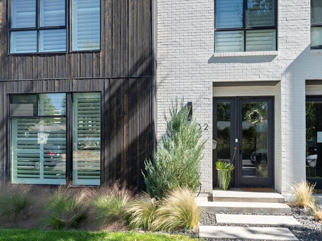 Building Photo - Luxury 3-Bed, 3.5-Bath Denver Home with Ro...