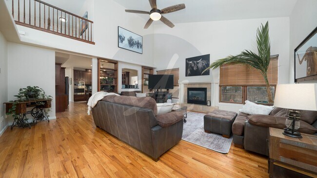 Building Photo - Country Living on 13.5 Acres