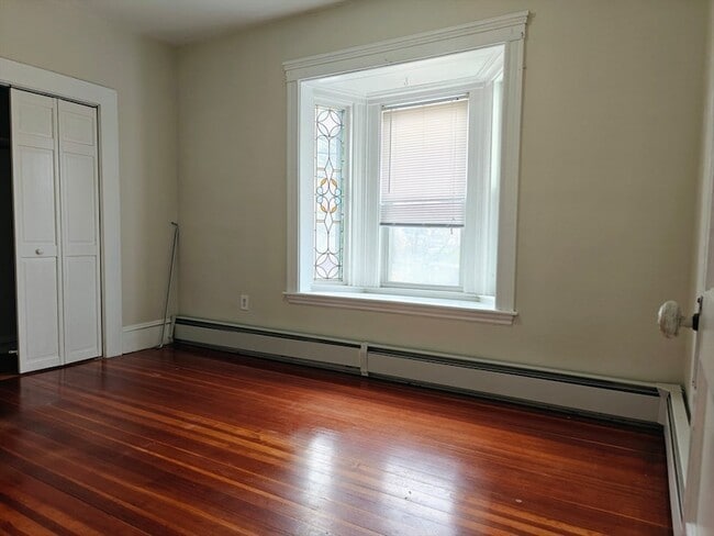 Building Photo - 442 Main St