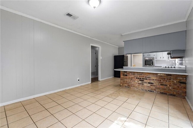 Building Photo - 207 Cache Cir