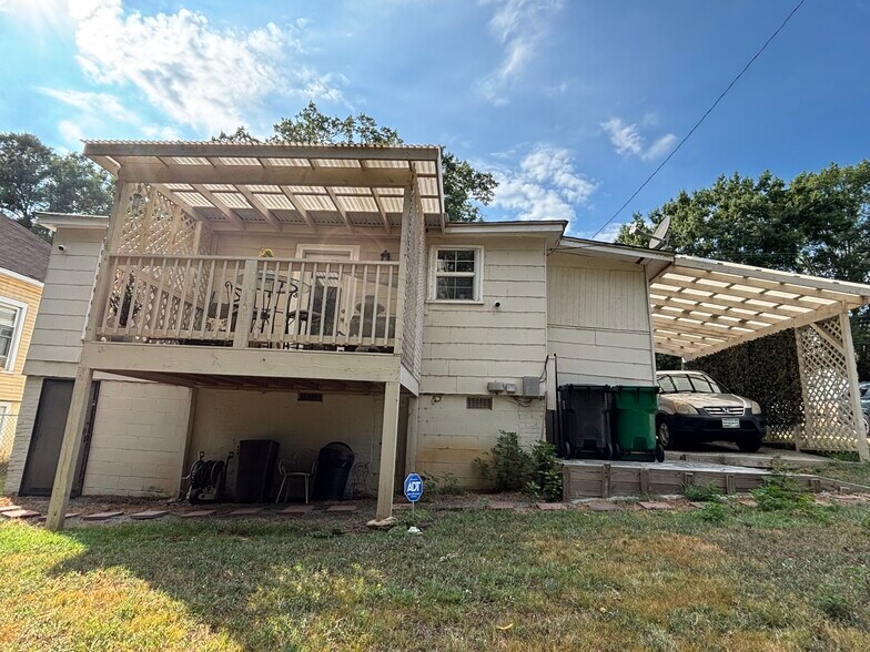 Building Photo - 1520 N Davidson St