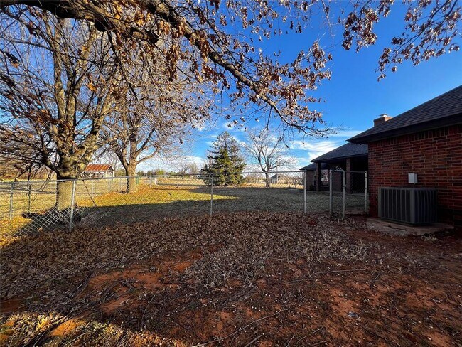 Building Photo - 113 S Mustang Rd